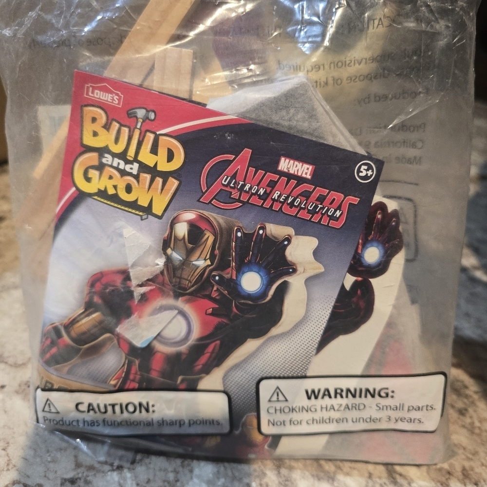 NEW Lowe's Build and Grow Marvel Avengers "Iron Man" DIY Kit with Badge